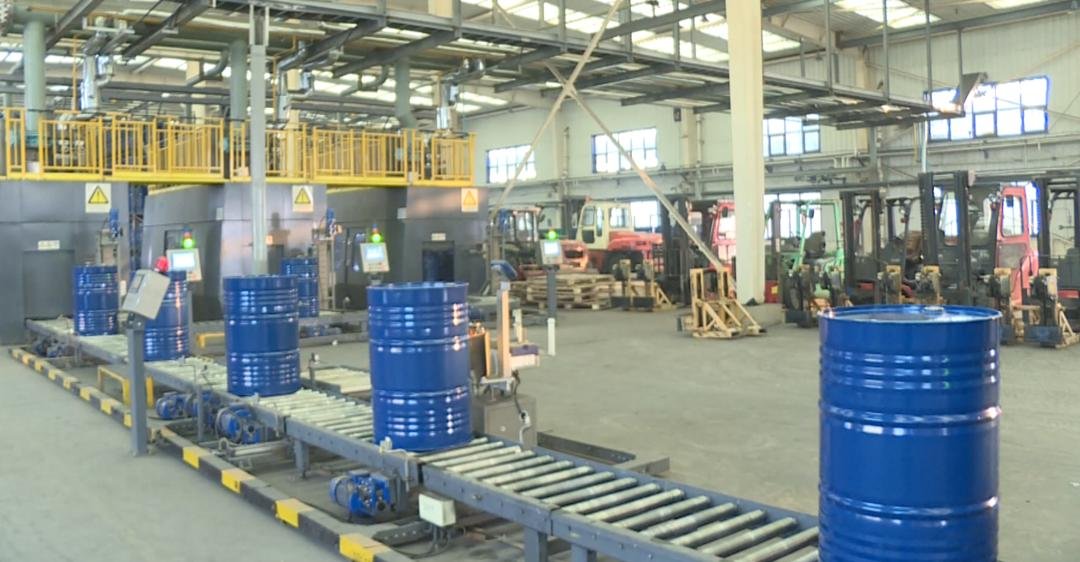Industrial venting solutions using waterproof breathable vent membrane technology